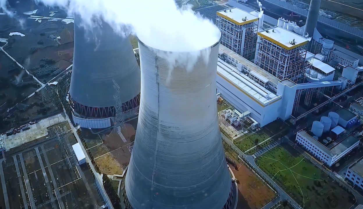 航拍壯觀的發電廠,冷卻塔太高太壯觀,你猜1天能發多少電?
